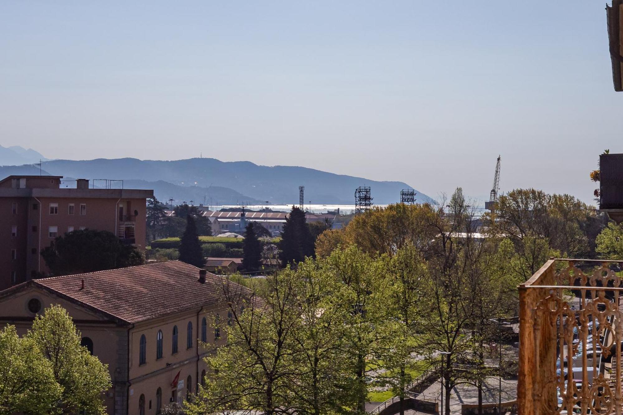 Elegante Dimora La Spezia-Free Parking Lägenhet Exteriör bild